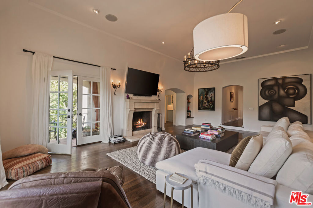 3145 La Suvida Drive, Los Angeles, CA 90068 — photo 1