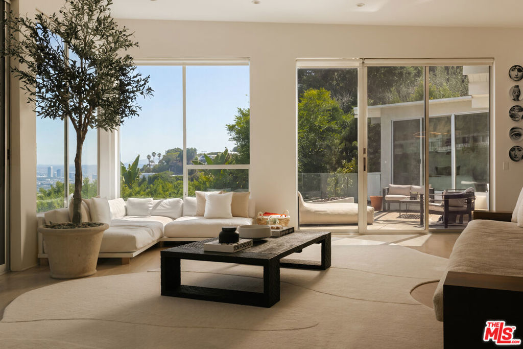 8618 Franklin Avenue, Los Angeles, CA 90069 — photo 1