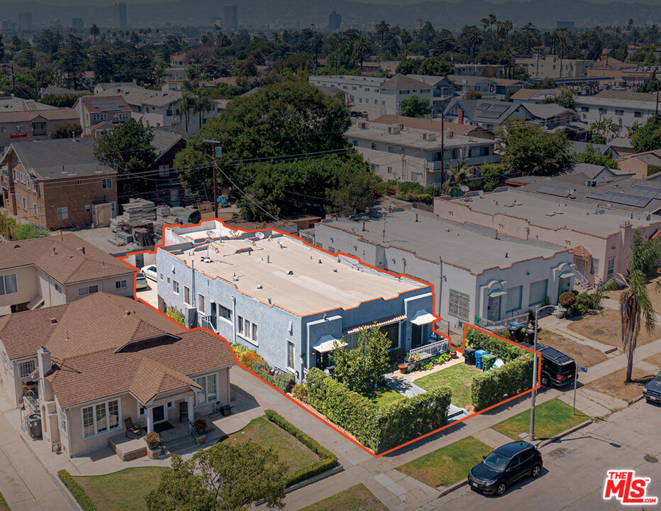 2211 S Bronson Avenue, Los Angeles, CA 90018 — photo 1