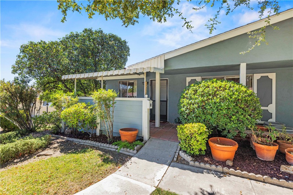 19231 Avenue Of The Oaks A, Newhall, CA 91321 — photo 1
