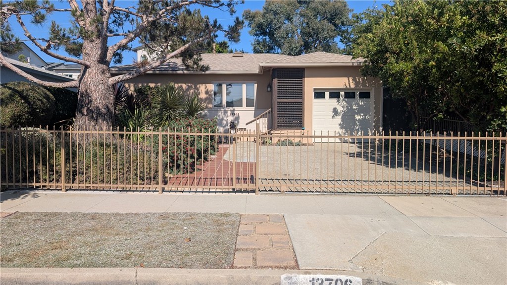 13706 S Berendo, Gardena, CA 90247 — photo 1