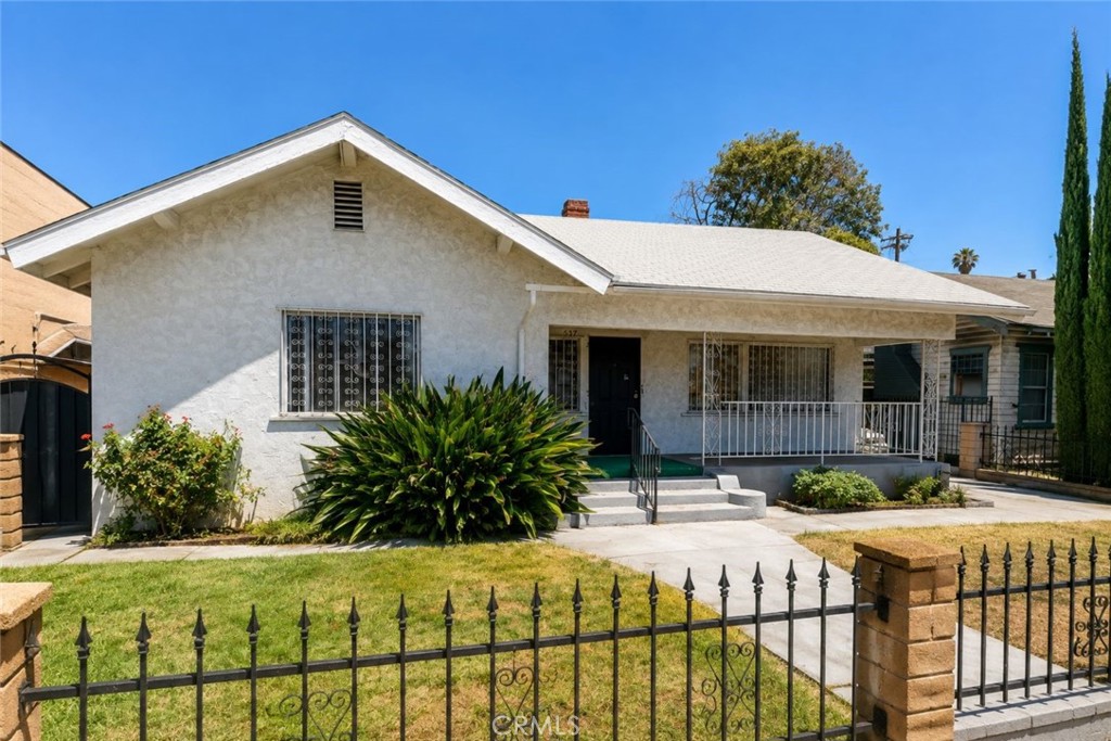 537 W 49th Place, Los Angeles, CA 90037 — photo 1