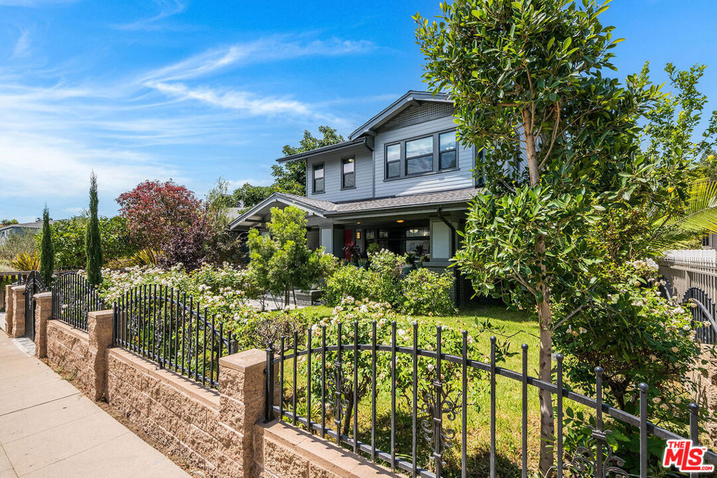 223 N St Andrews Place, Los Angeles, CA 90004 — photo 1