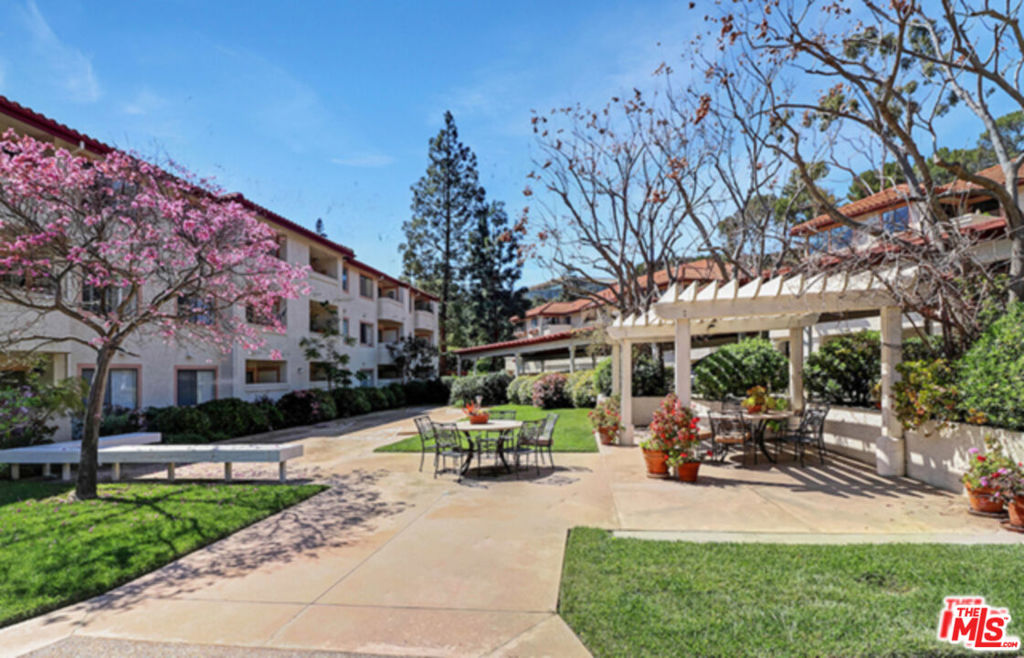 501 Palisades Drive 103, Los Angeles, CA 90272 — photo 1