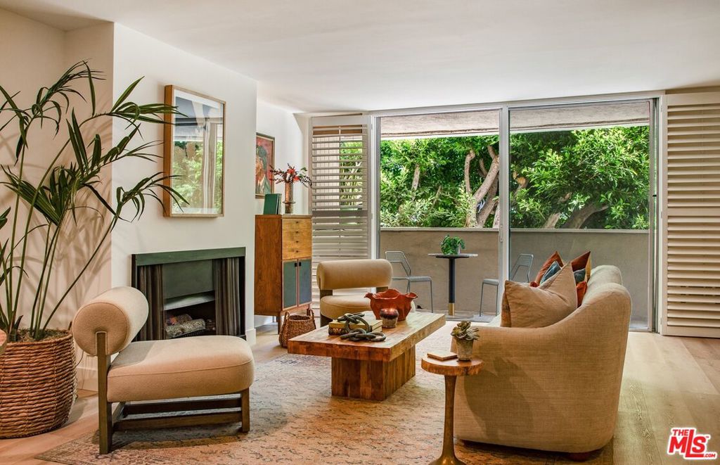 11645 Montana Avenue 101, Los Angeles, CA 90049 — photo 1