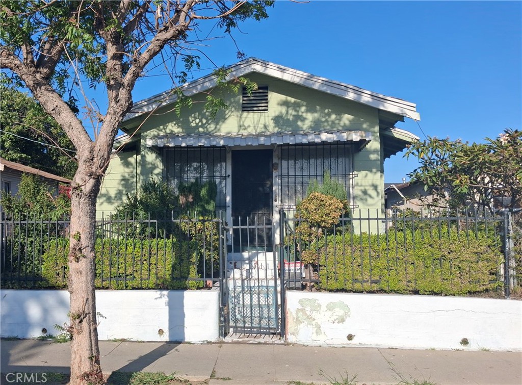 11720 S San Pedro, Los Angeles, CA 90061 — photo 1