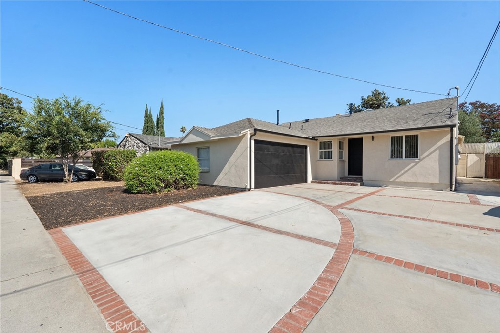 13739 Wyandotte, Los Angeles, CA 91405 — photo 1