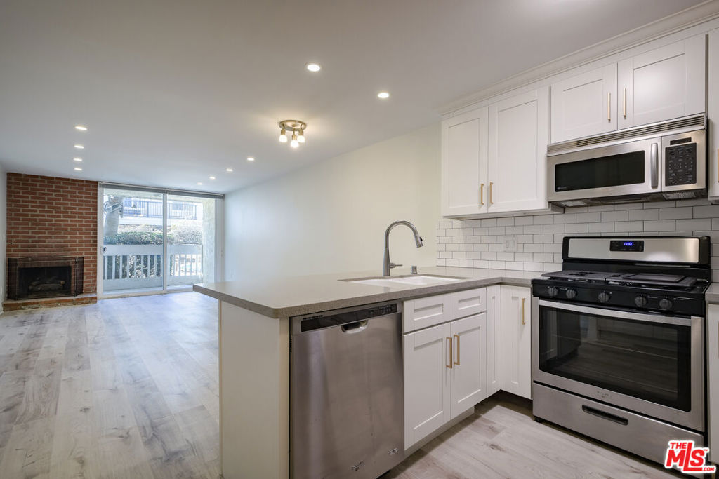22 Navy Street 103, Venice, CA 90291 — photo 1