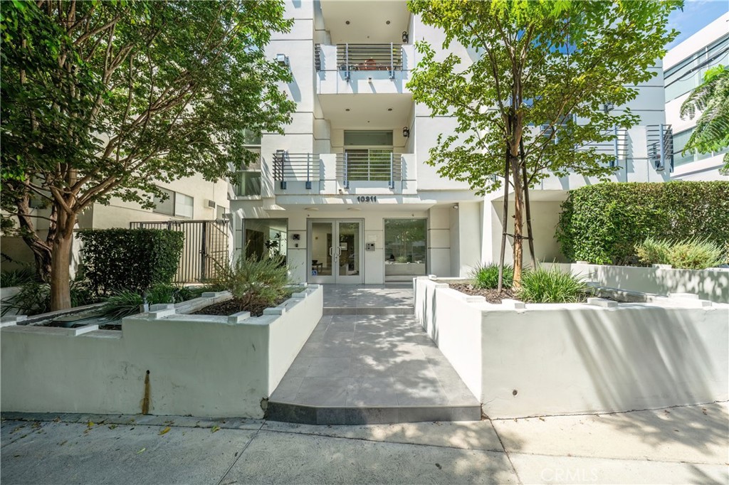 10911 Wellworth 1A, Los Angeles, CA 90024 — photo 1