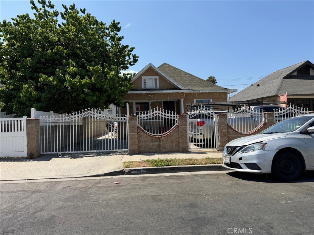 1182 Rolland Curtis Place, Los Angeles, CA 90037 — photo 1