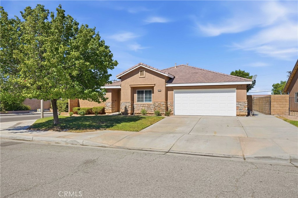 45237 Sancroft Avenue, Lancaster, CA 93535 — photo 1