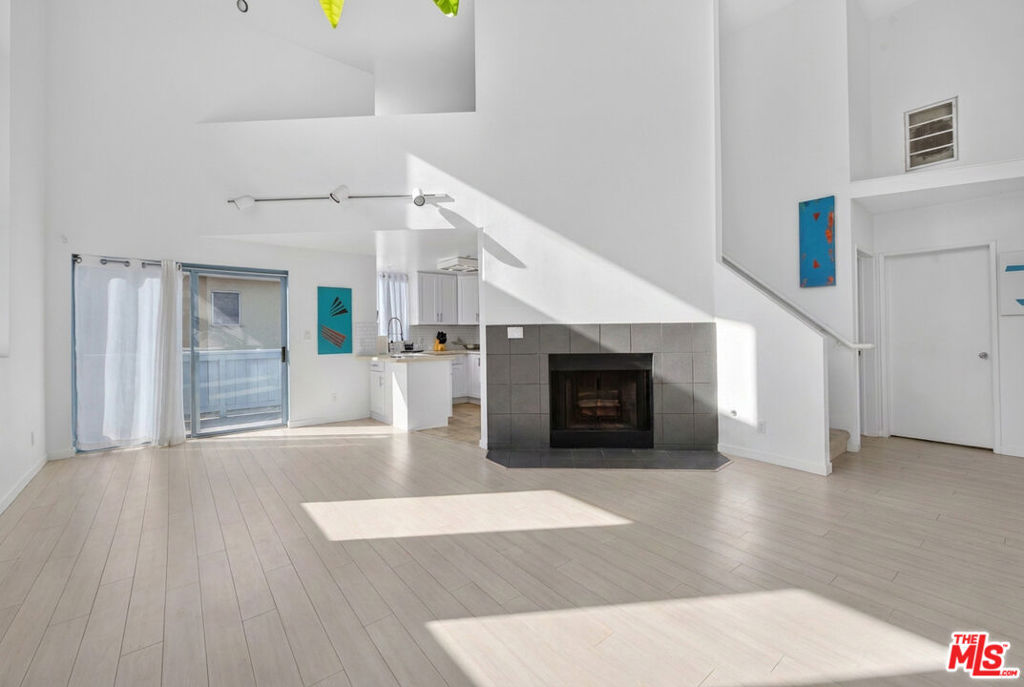 1511 16th Street 201, Santa Monica, CA 90404 — photo 1