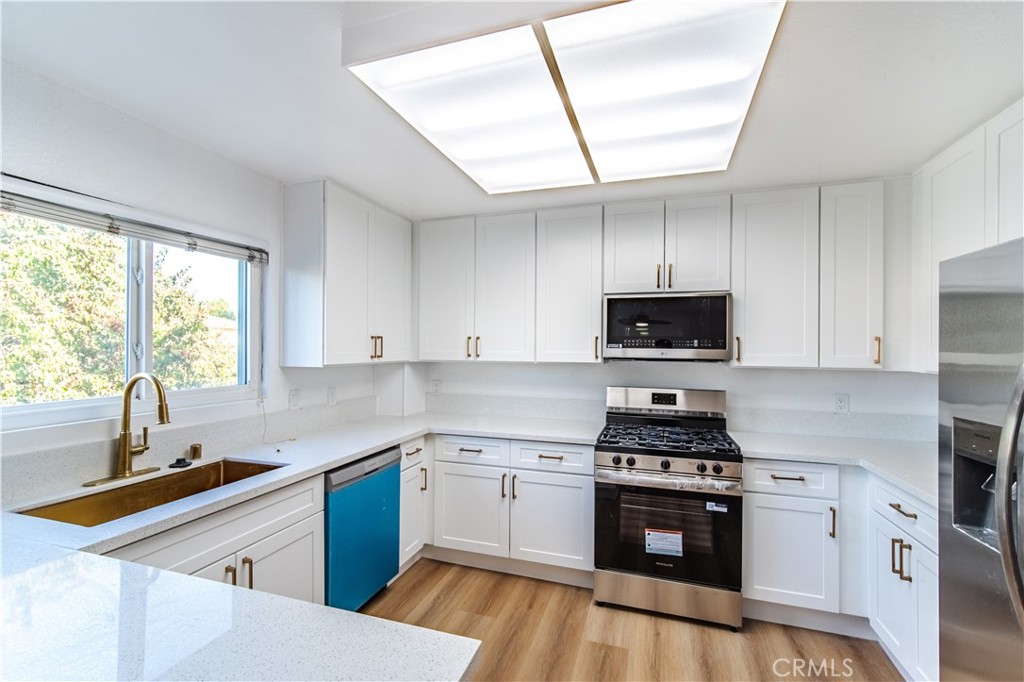8851 Independence Avenue APT 33, Los Angeles, CA 91304 — photo 1