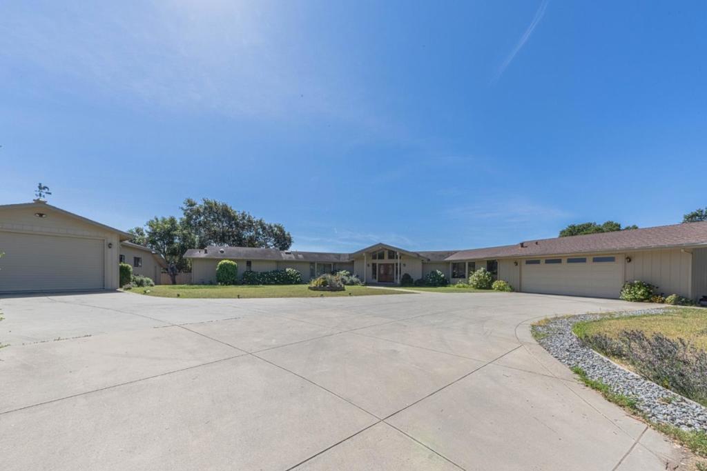 169 Old Stage Road, Salinas, CA 93908 — photo 1