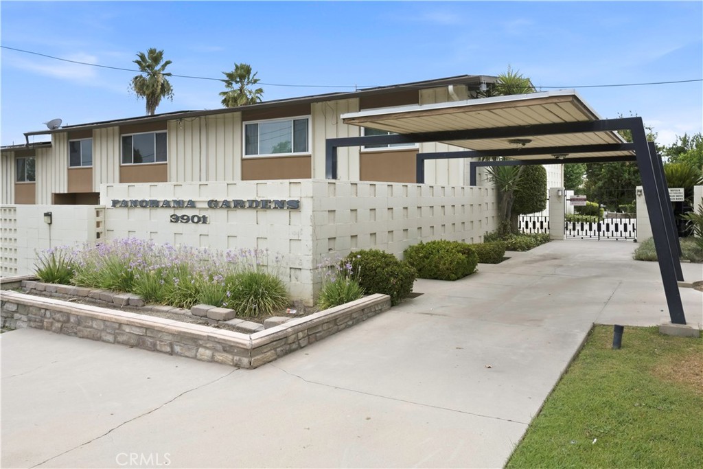3901 Union, Bakersfield, CA 93305 — photo 1