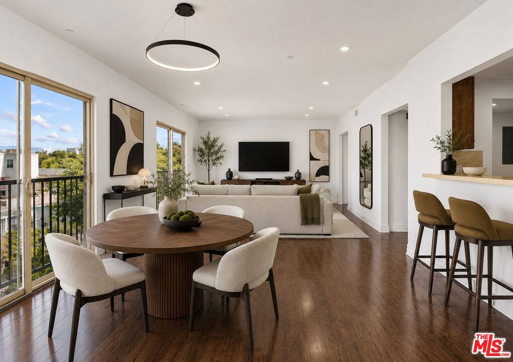 936 N Hudson Avenue 302, Los Angeles, CA 90038 — photo 1