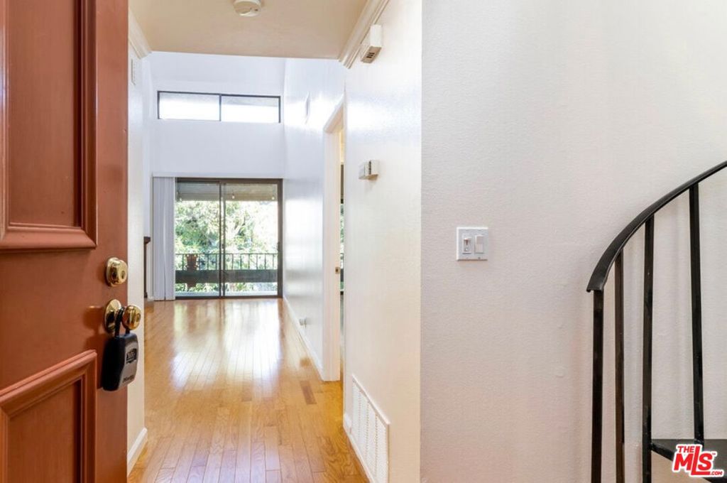 8675 Falmouth Avenue 315, Los Angeles, CA 90293 — photo 1