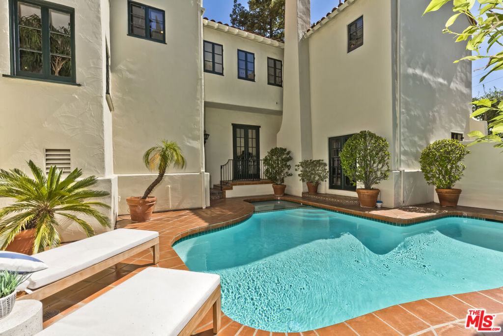 1701 Queens Court, Los Angeles, CA 90069 — photo 1