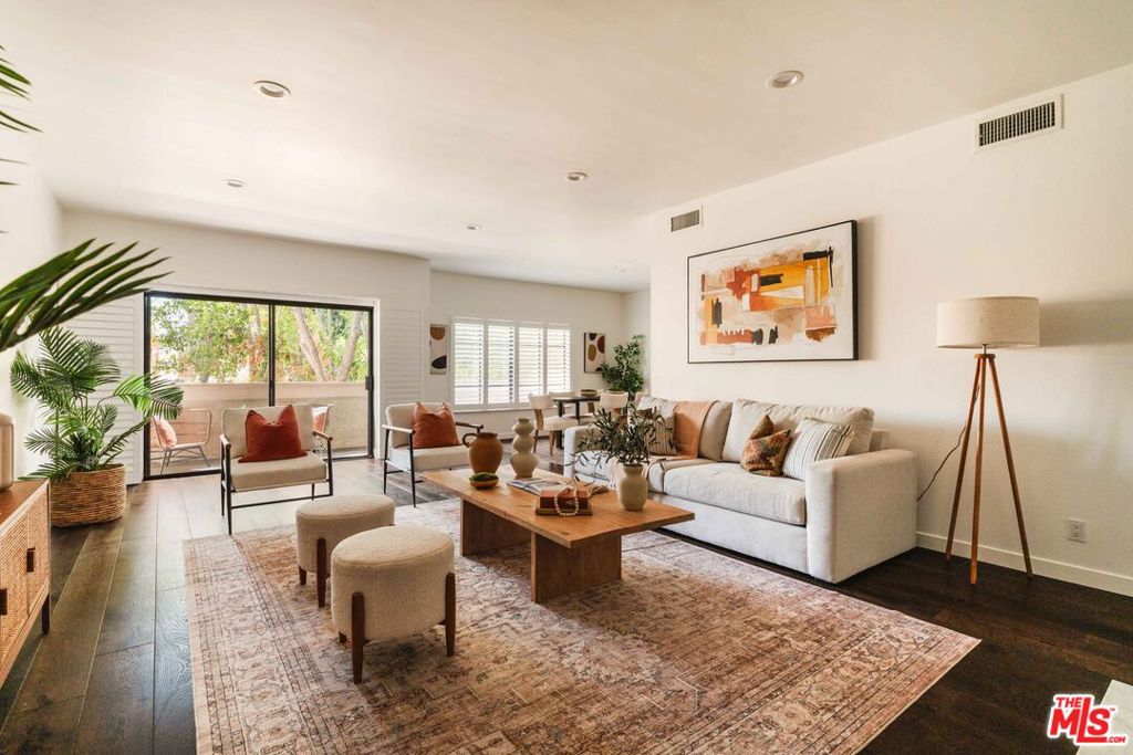 14050 Magnolia Boulevard 105, Los Angeles, CA 91423 — photo 1