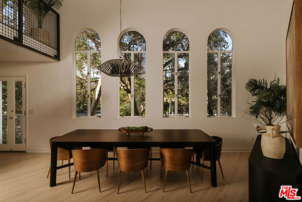 2027 Oakwood Avenue, Los Angeles, CA 90291 — photo 1