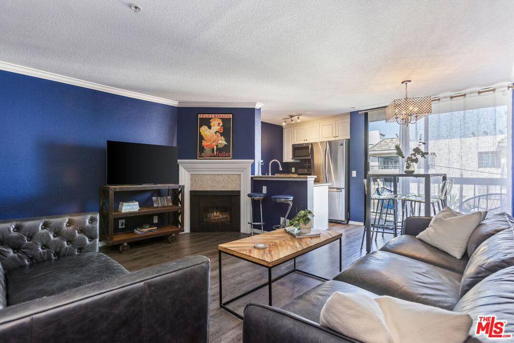 7320 Hawthorn Avenue 215, Los Angeles, CA 90046 — photo 1