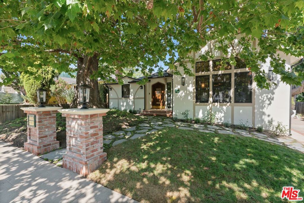 224 N Bowling Green Way, Los Angeles, CA 90049 — photo 1