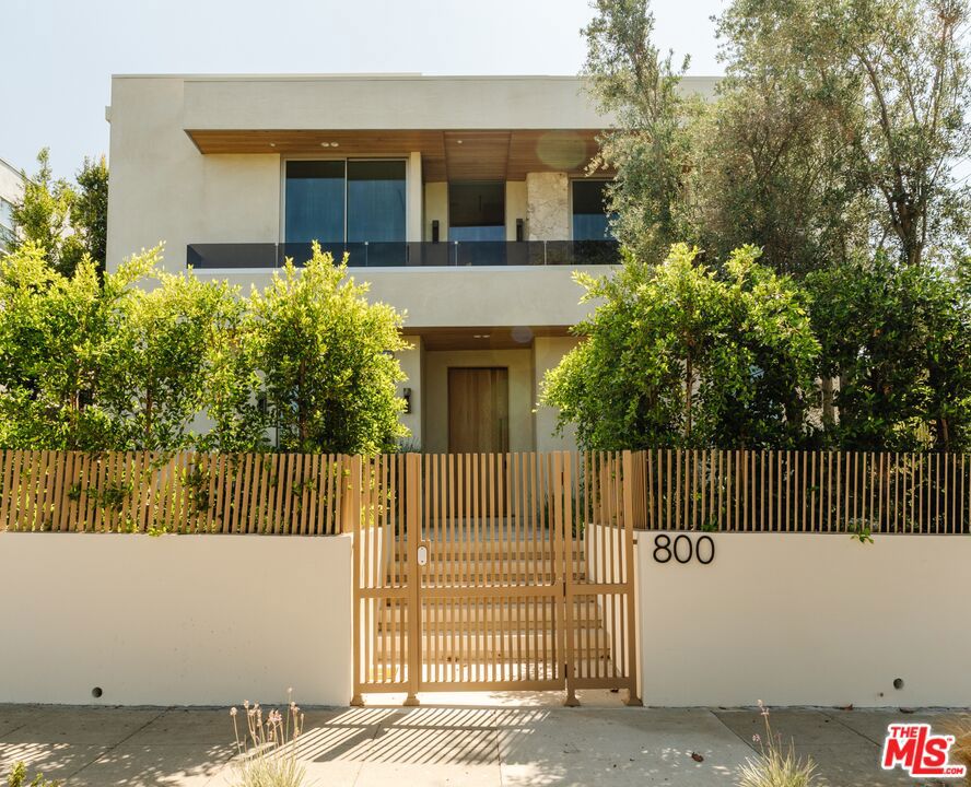 800 N La Jolla Avenue, Los Angeles, CA 90046 — photo 1