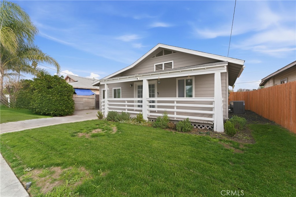 332 S Ramona, Hemet, CA 92543 — photo 1