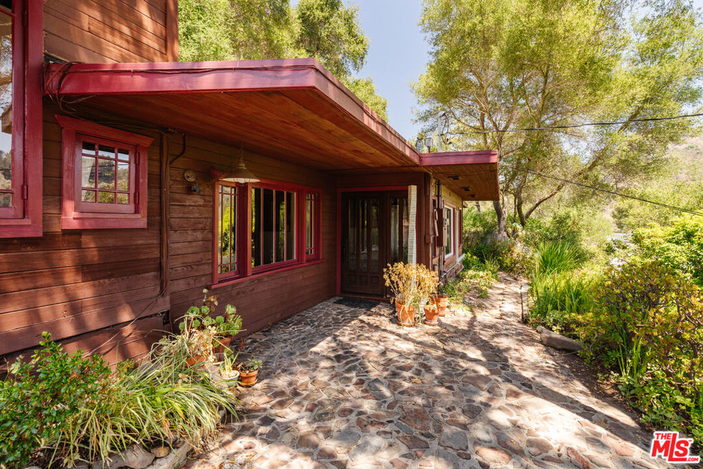 19559 Cave Way, Topanga, CA 90290 — photo 1