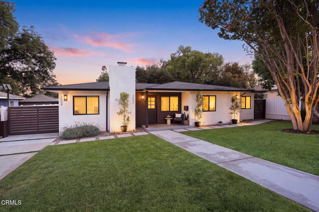 2002 E Woodlyn Road, Pasadena, CA 91104 — photo 1