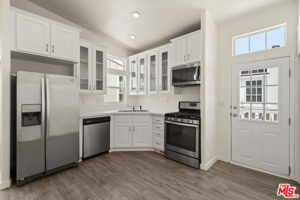 8250 Lankershim Boulevard 19, North Hollywood, CA 91605 — photo 1