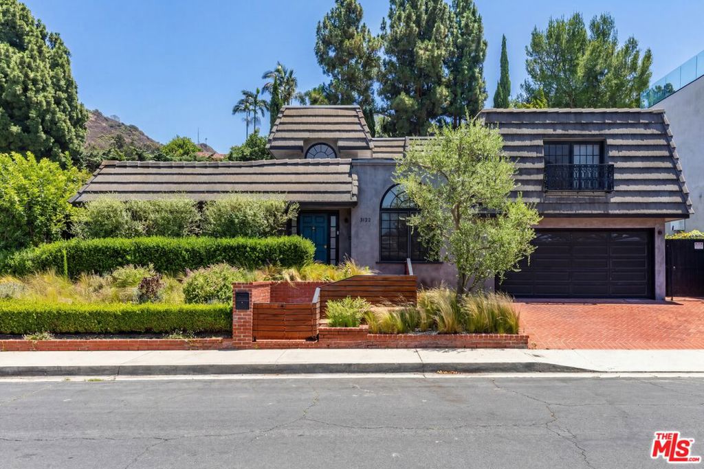3122 Dona Susana Drive, Los Angeles, CA 91604 — photo 1