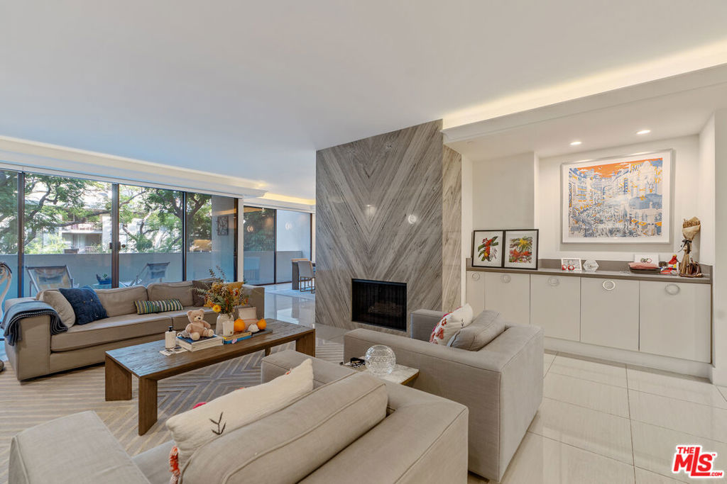 325 N Oakhurst Drive 203, Beverly Hills, CA 90210 — photo 1
