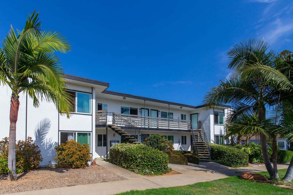 2003 Emerald Street, San Diego, CA 92109 — photo 1
