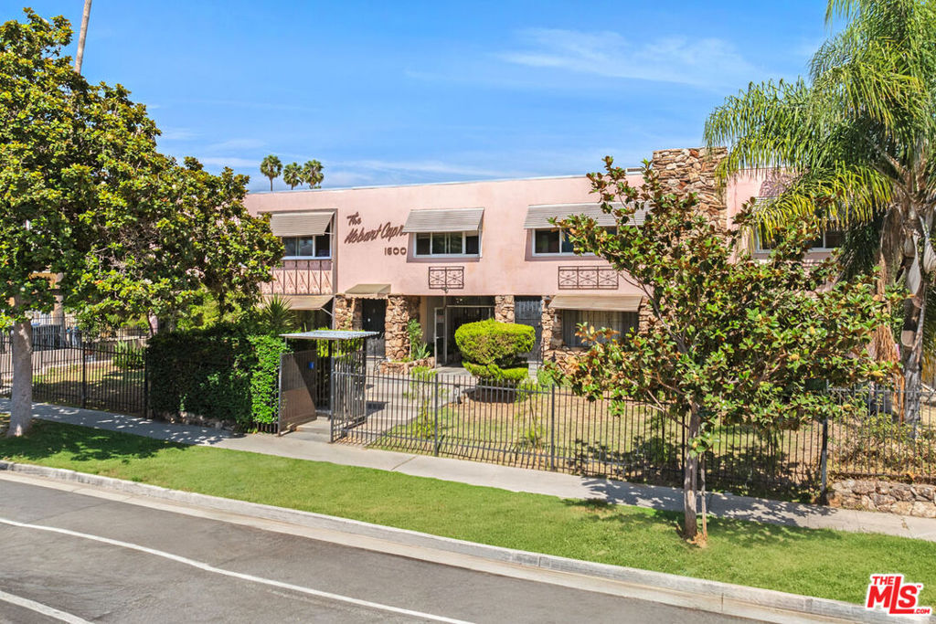 1600 N Hobart Boulevard 15, Los Angeles, CA 90027 — photo 1