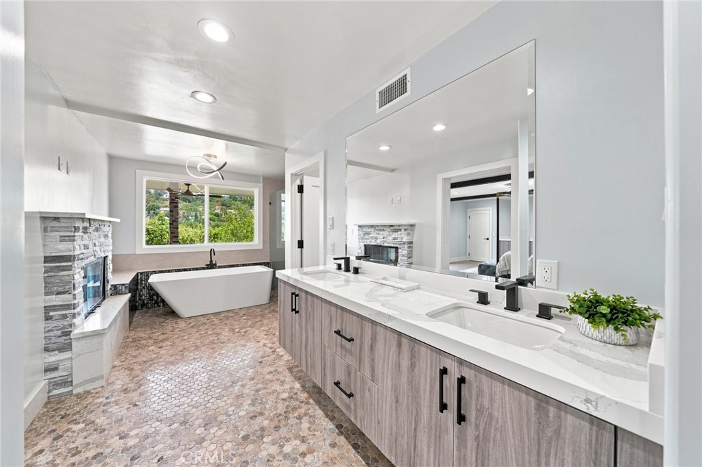 6002 Graciosa, Los Angeles, CA 90068 — photo 1