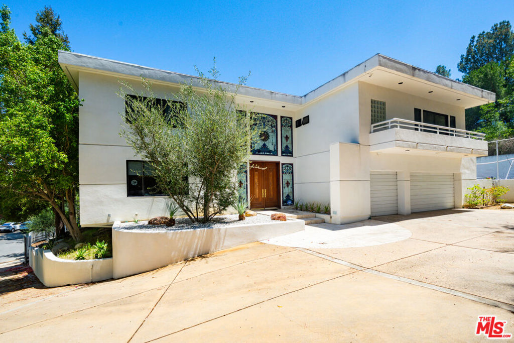 15656 Crownridge Place, Sherman Oaks, CA 91403 — photo 1