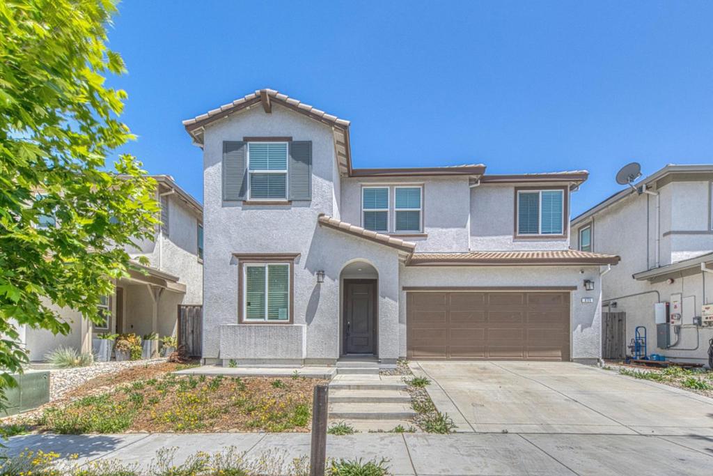 271 Lamplighter Lane, Hollister, CA 95023 — photo 1