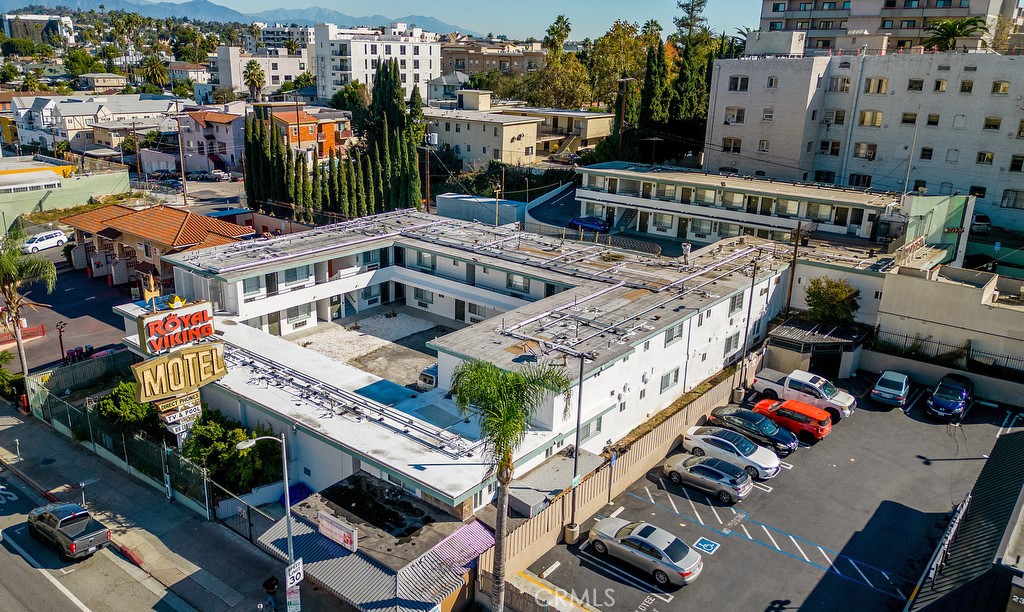 2025 W 3rd Street, Los Angeles, CA 90057 — photo 1
