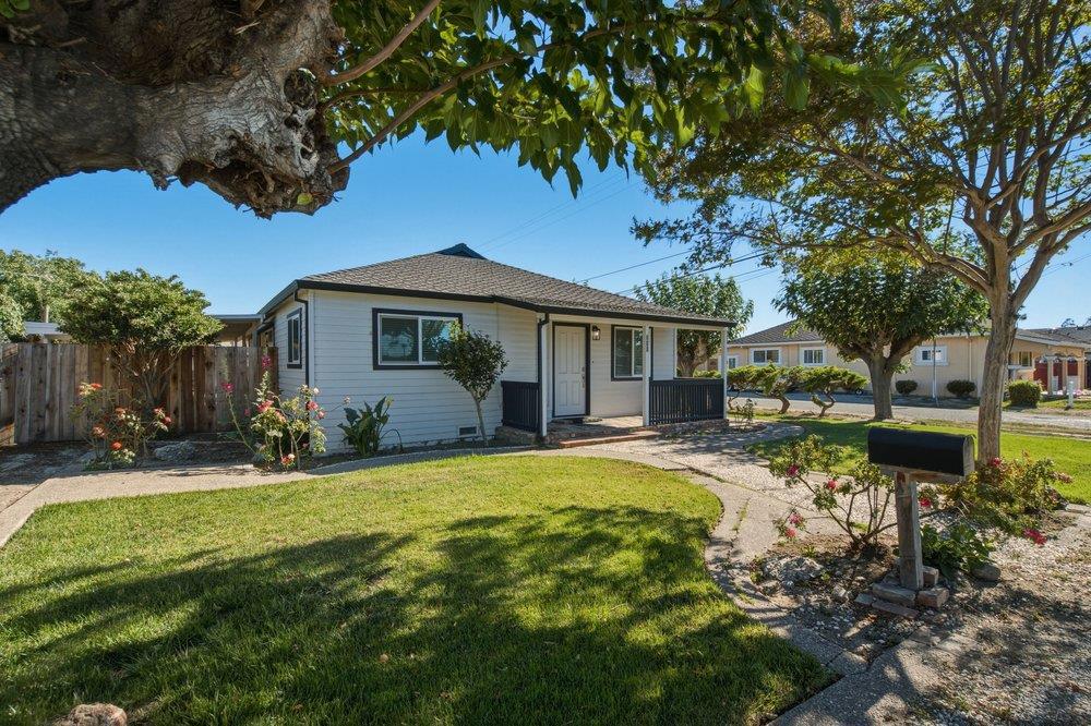 311 Santa Ana Road, Hollister, CA 95023 — photo 1