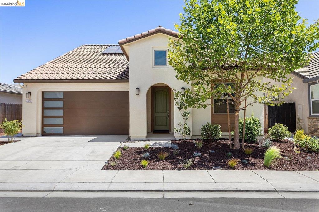 4352 Vanguard DR, Modesto, CA 95356 — photo 1