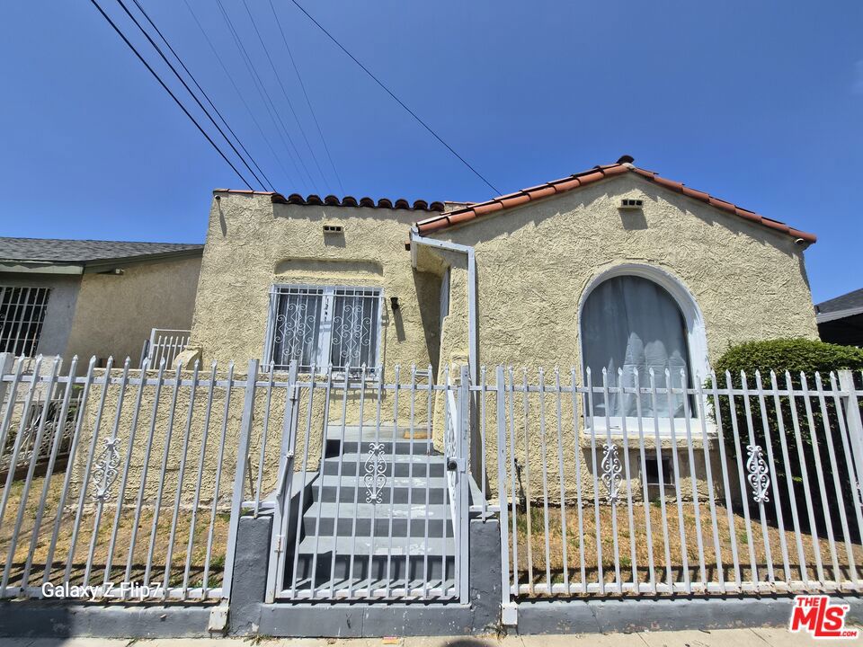 1241 W 43rd Street, Los Angeles, CA 90037 — photo 1