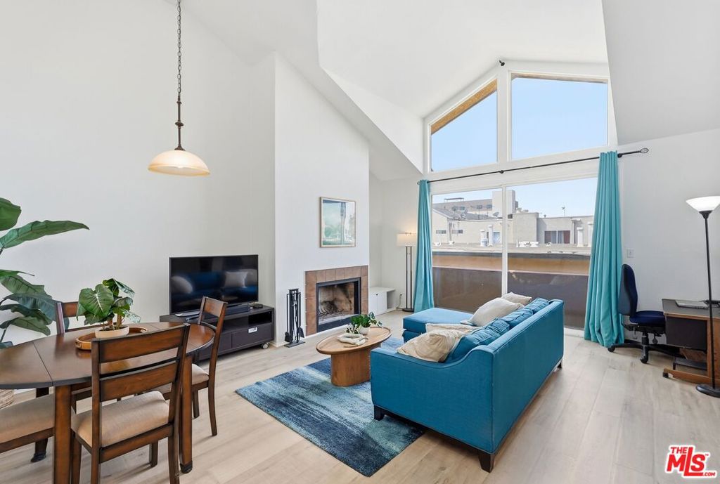 11918 Avon Way 6, Los Angeles, CA 90066 — photo 1