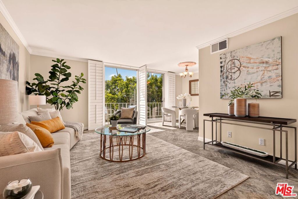 100 S Doheny Drive 402, Los Angeles, CA 90048 — photo 1