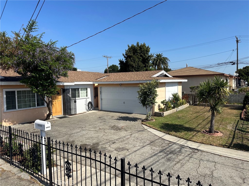 11111 S Osage, Inglewood, CA 90304 — photo 1