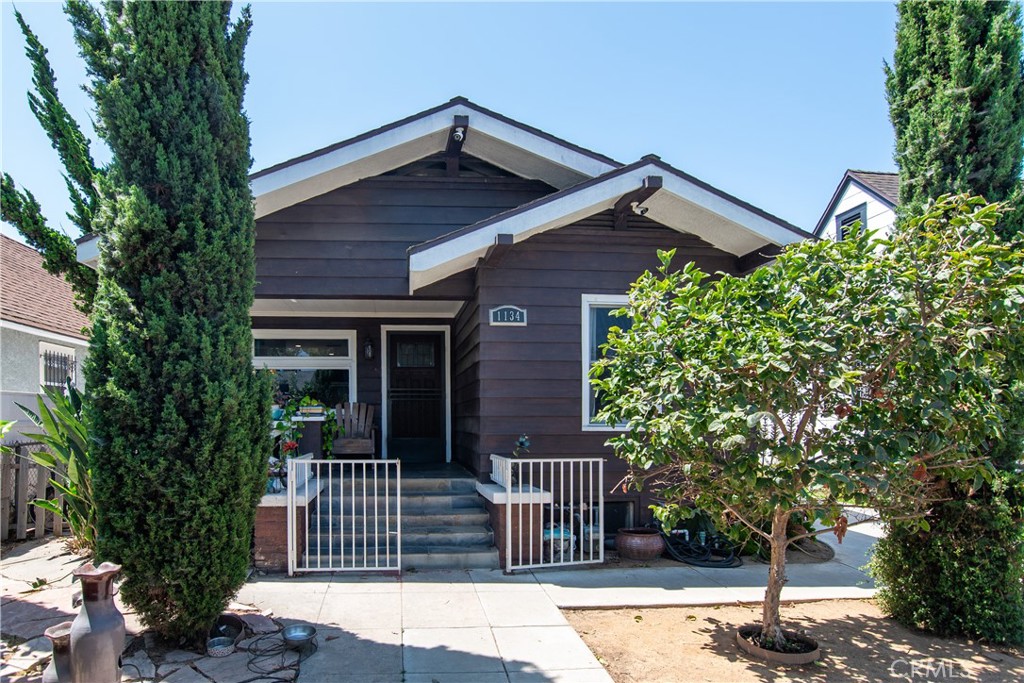 1134 W 68th, Los Angeles, CA 90044 — photo 1