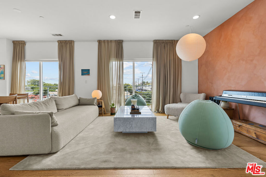11724 Culver Boulevard 10, Los Angeles, CA 90066 — photo 1