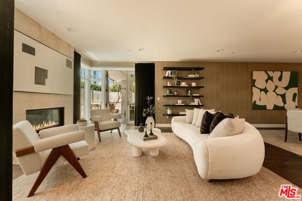 447 N Doheny Drive 101, Beverly Hills, CA 90210 — photo 1
