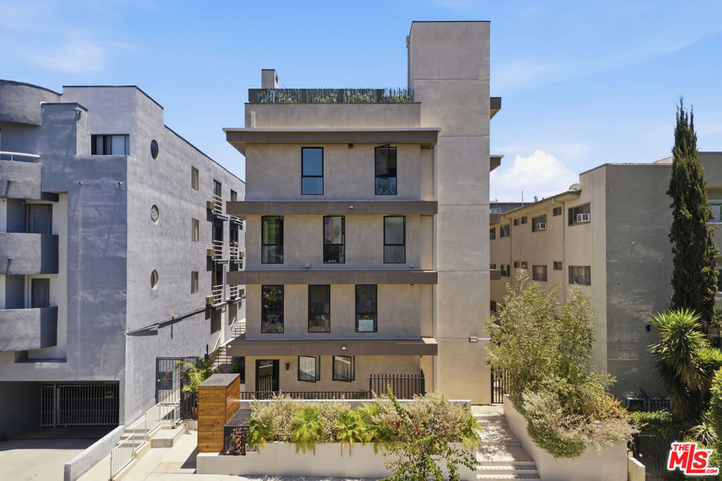 1434 N Poinsettia Place 101, Los Angeles, CA 90046 — photo 1