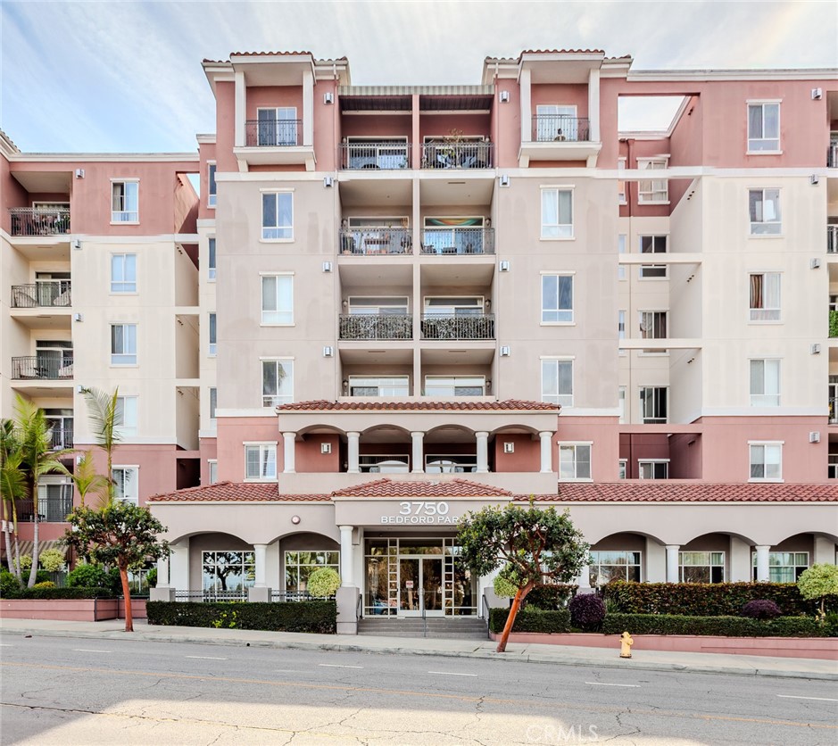 3750 Santa Rosalia Drive 207, Los Angeles, CA 90008 — photo 1